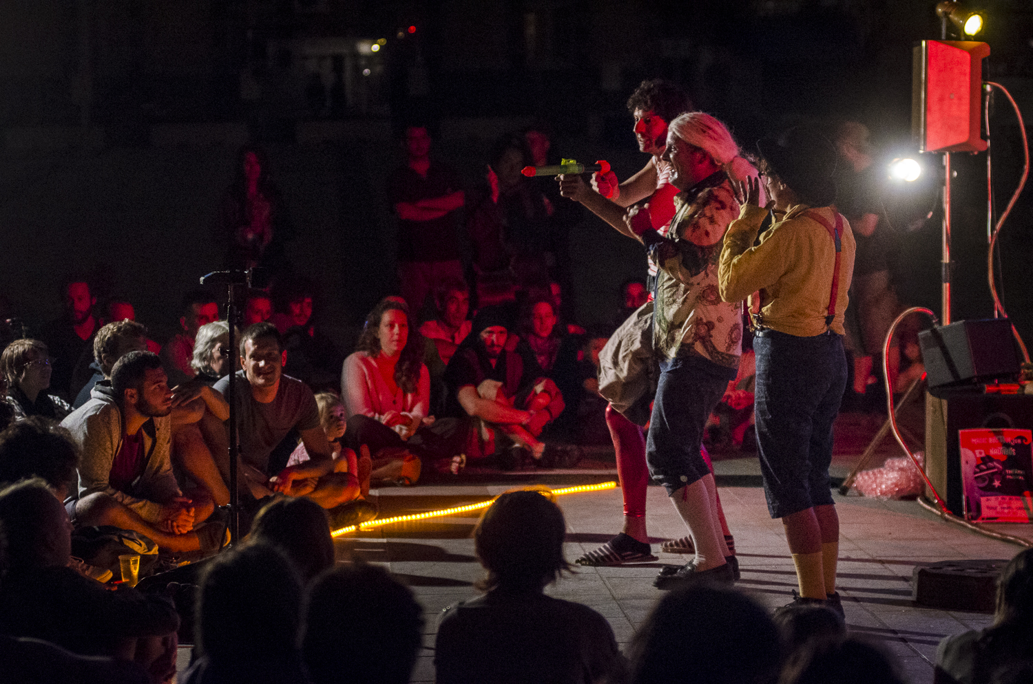 Performance par Rouge Rouge n3 au Festival d'Aurillac 2016.